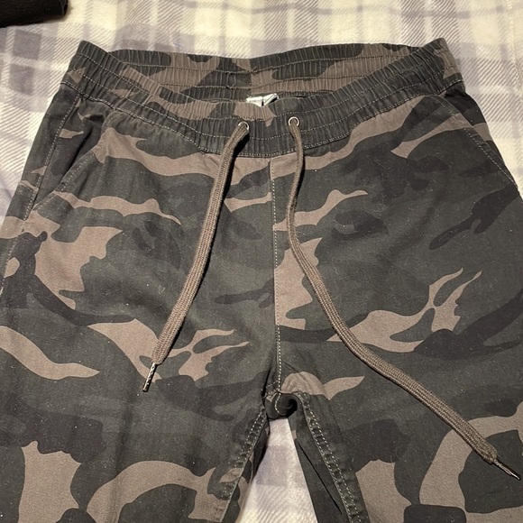 M boutique dark green camo pants 🖤💚 - Picture 2 of 7